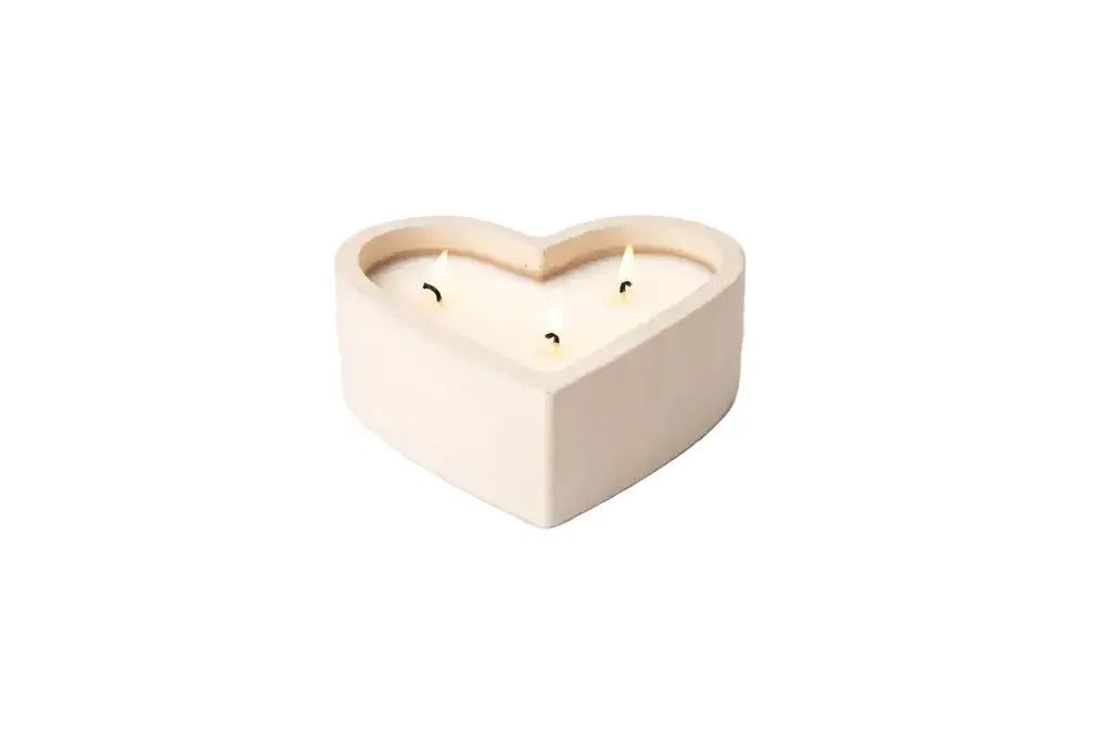 Victoria Green Heart-Shaped Soy Candle - Linen Imperfect